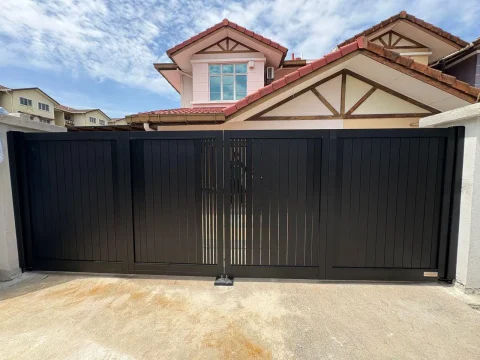 Fully aluminium SmartGate installed at a landed home, project photo 26