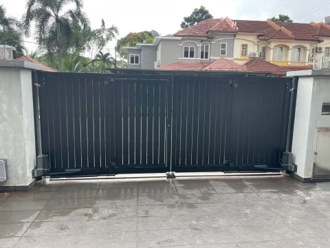 Fully aluminium SmartGate installed at a landed home, project photo 19