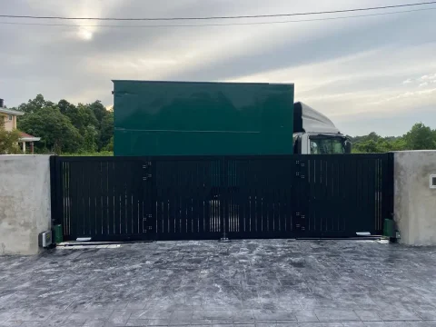 Fully aluminium SmartGate installed at a landed home, project photo 13