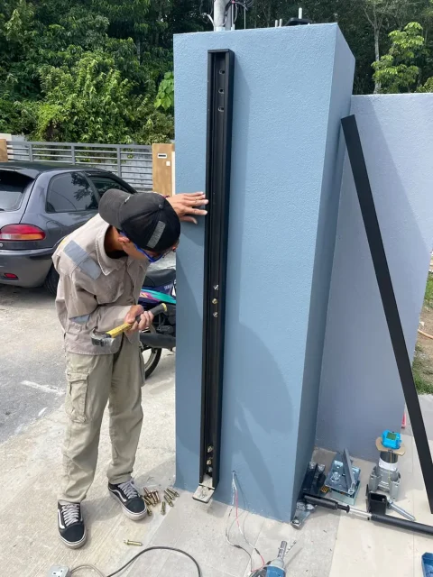 SmartGate installer at work on site, step 3 of 11