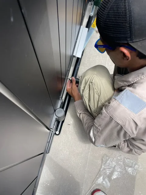 SmartGate installer at work on site, step 5 of 11