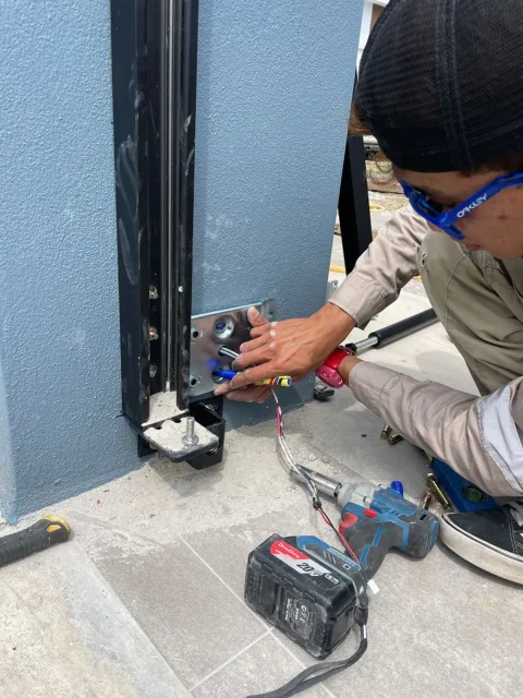 SmartGate installer at work on site, step 6 of 11