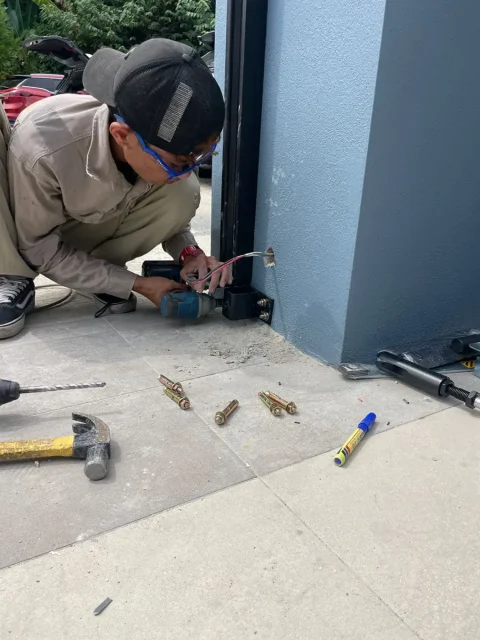 SmartGate installer at work on site, step 7 of 11